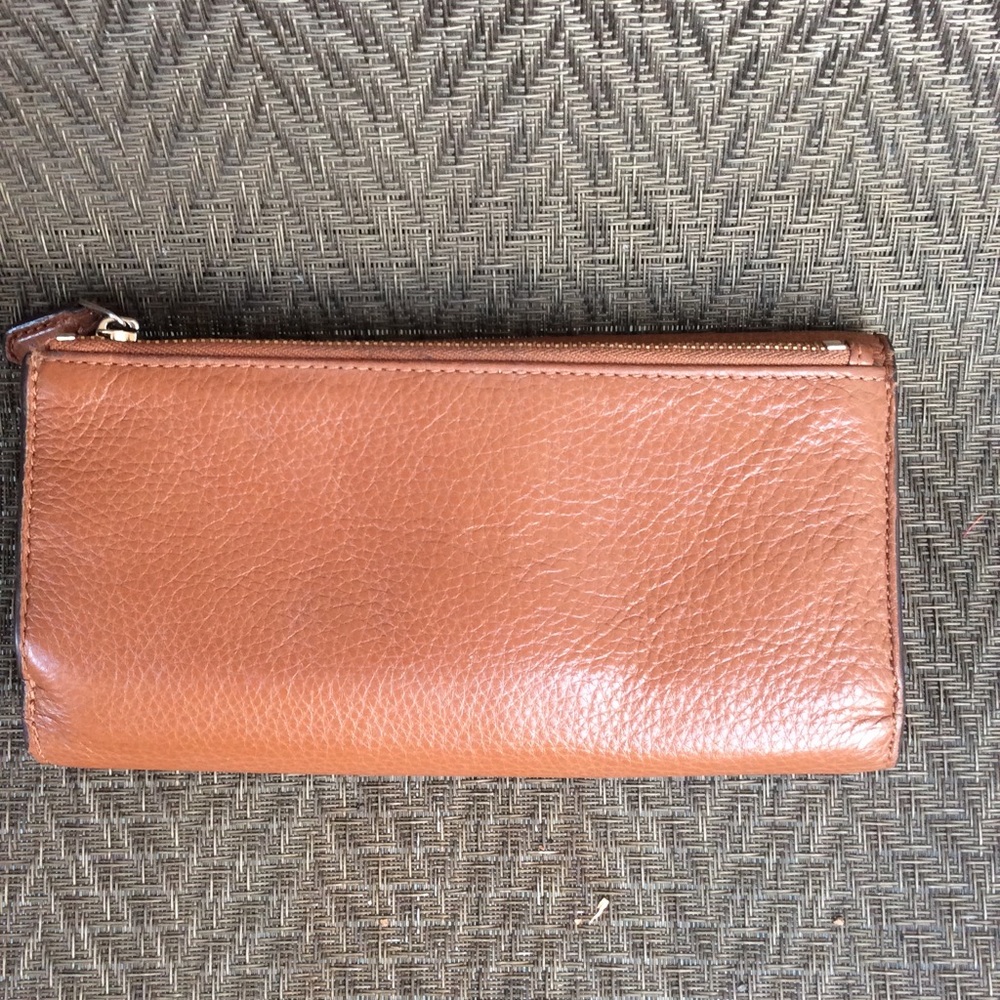 ❌SOLD❌ Coach Tan Leather Checkbook Wallet - Picture 2 of 8